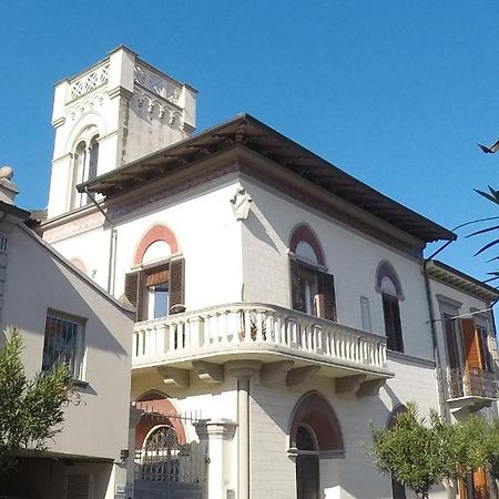 Torre Della Darsena Apartment Viareggio Bagian luar foto