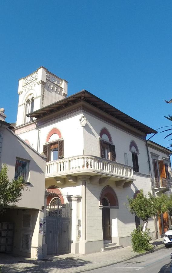 Torre Della Darsena Apartment Viareggio Bagian luar foto